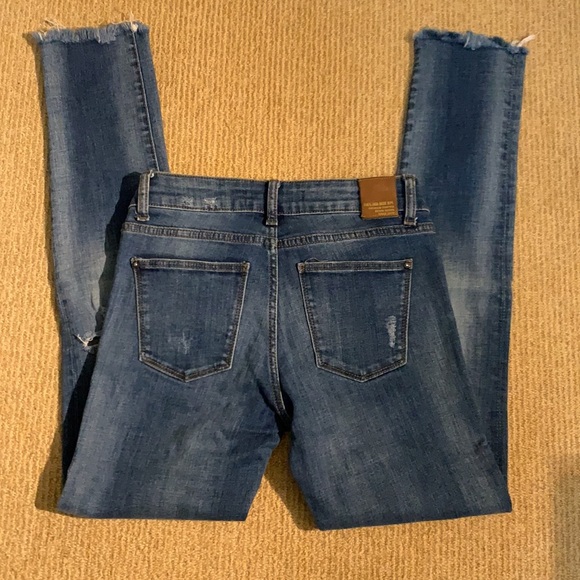ZARA RIPPED JEANS (US 2 or AU 6) - Picture 4 of 4